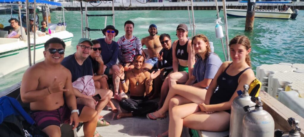 DIVERS PASSED OPEN WATER COURSE